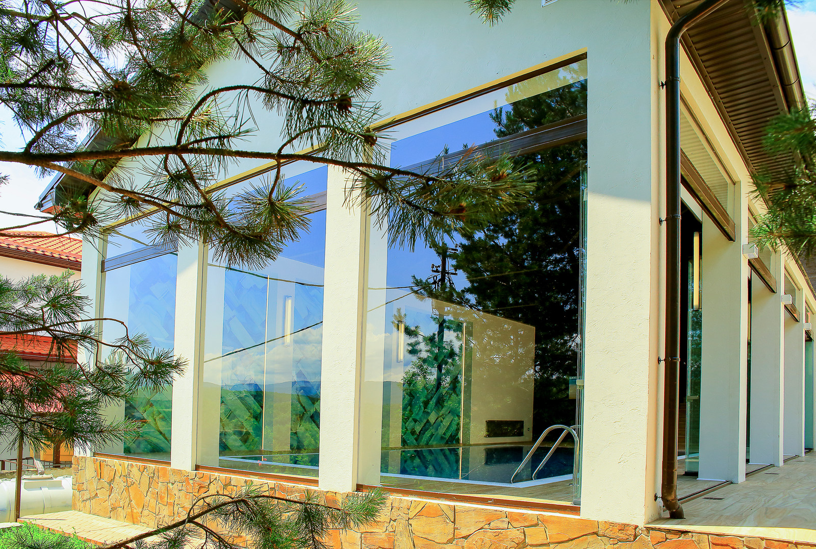 Остекление Бассейна. Безрамная система остекления Лумон. Lumon.