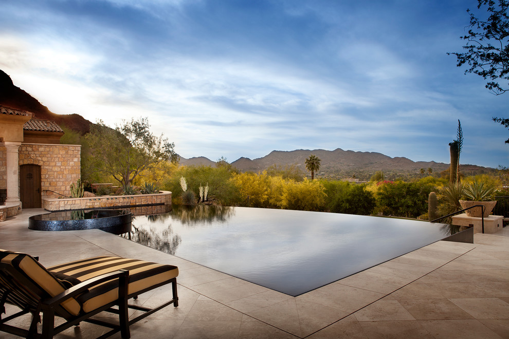 Photo of a contemporary infinity pool in Phoenix.
