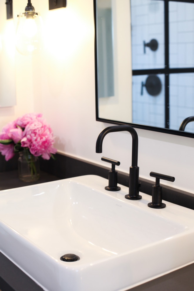 Transitional master bathroom photo in Los Angeles