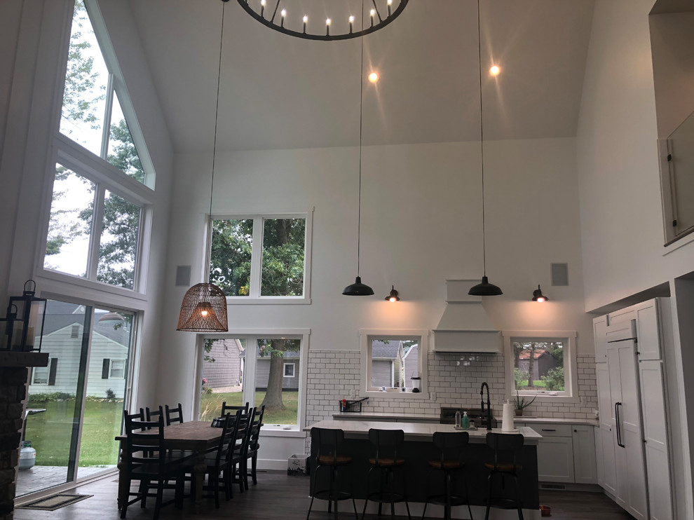 Inspiration for a mid-sized country l-shaped eat-in kitchen in Grand Rapids with shaker cabinets, white cabinets, quartz benchtops and with island.