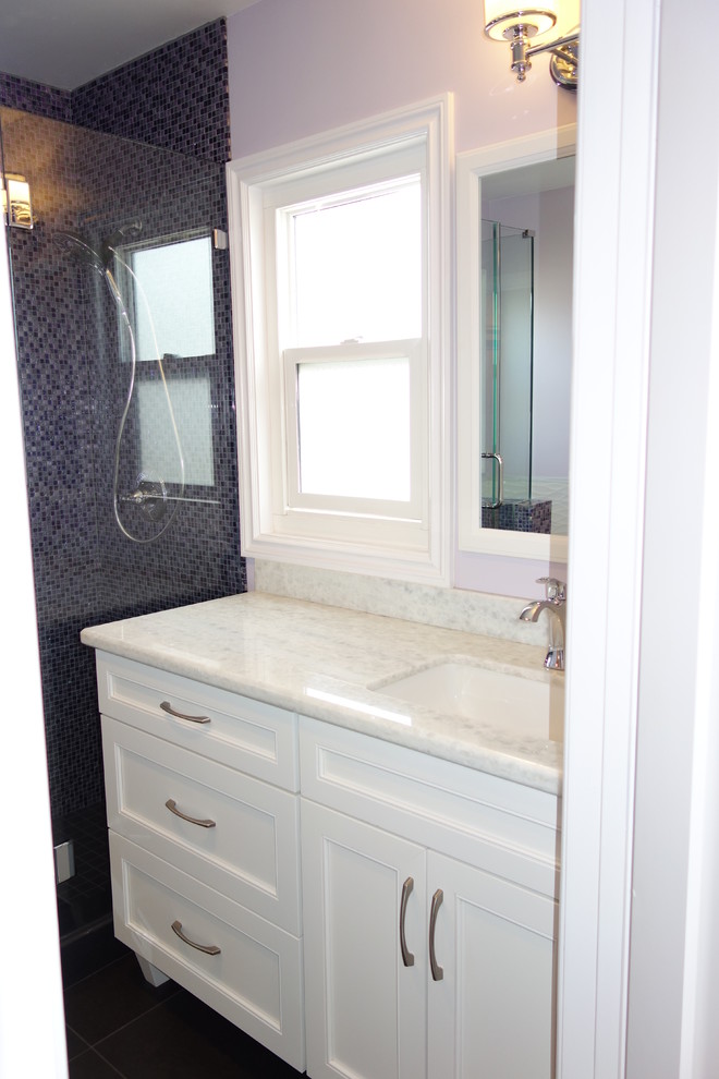Example of a transitional home design design in Orange County