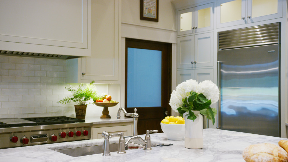 Kitchen - transitional kitchen idea