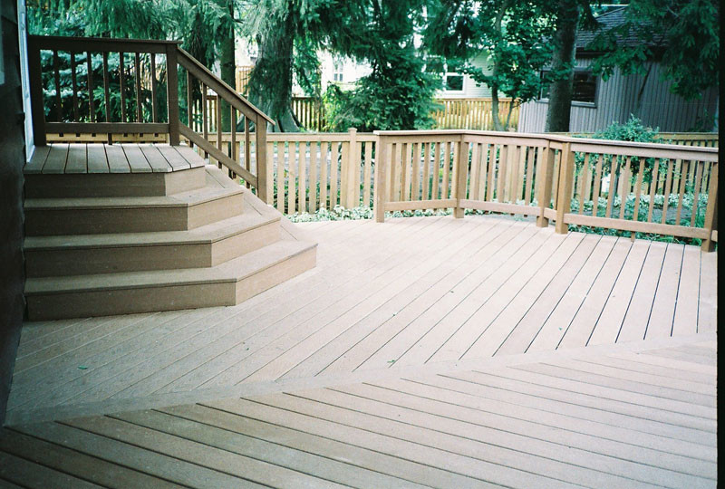 Inspiration for a mid-sized rustic backyard deck remodel in Chicago