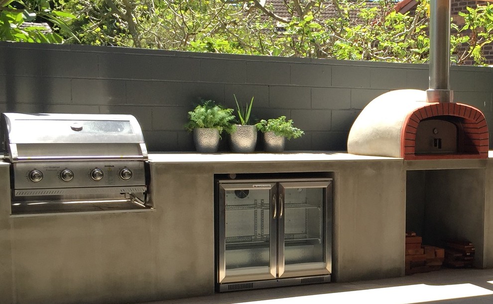 Outdoor Kitchen with Wood Fired Pizza Oven - Modern ...