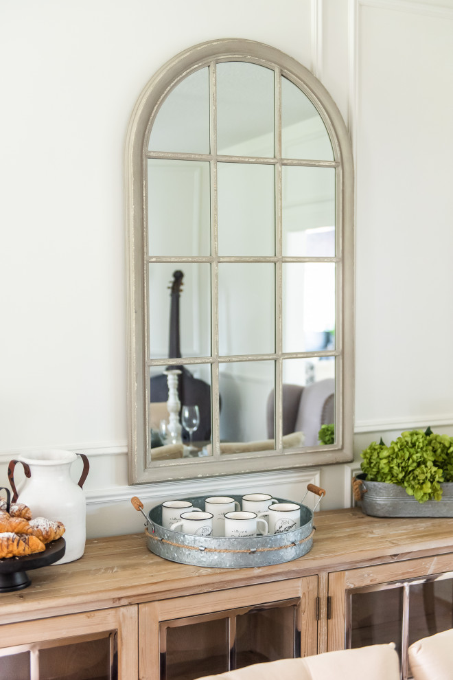 Inspiration for a transitional home design remodel in Toronto