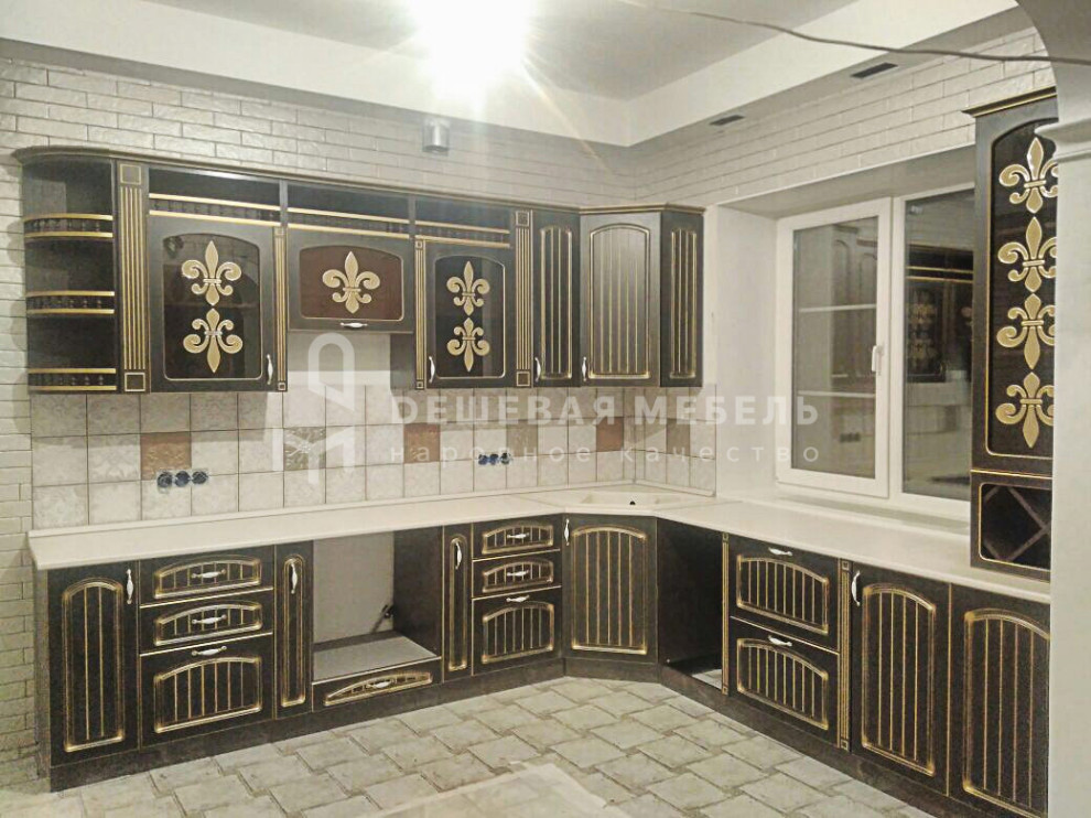 Кухня с золотой патиной "Традиция арт.97"