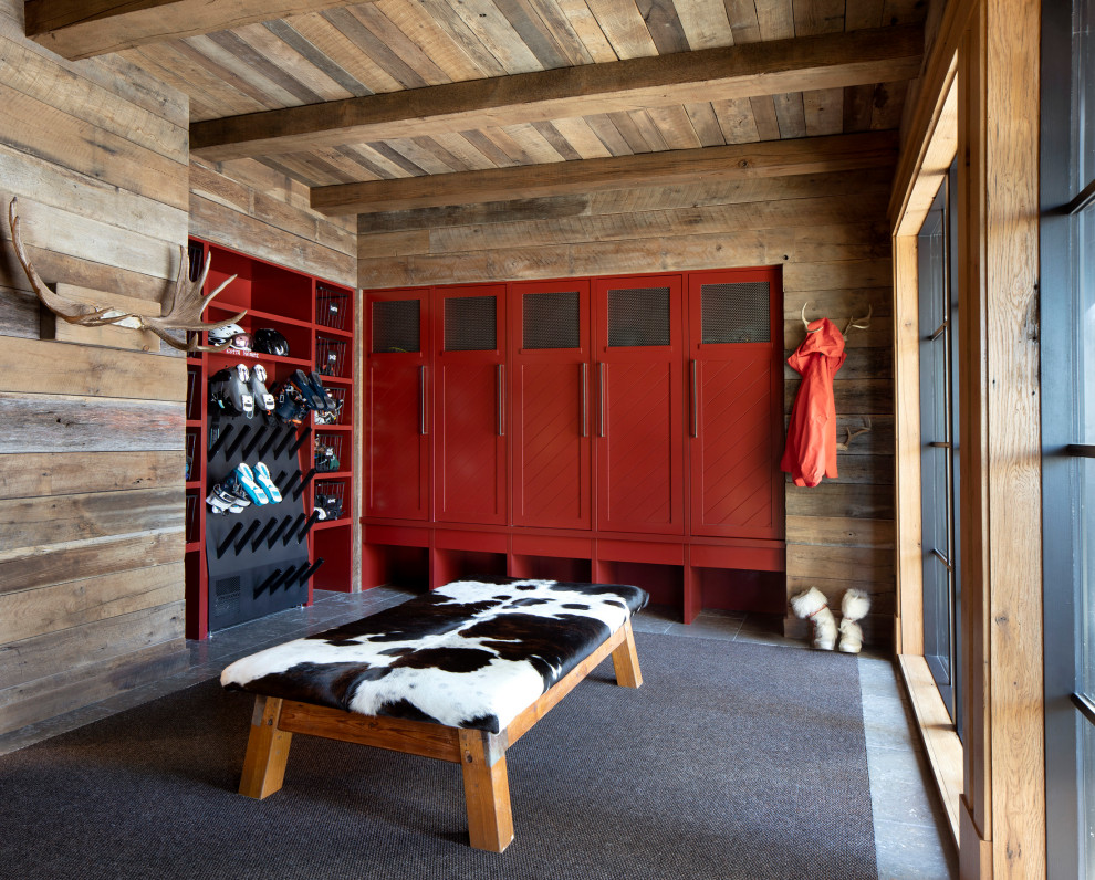 Entryway - rustic entryway idea