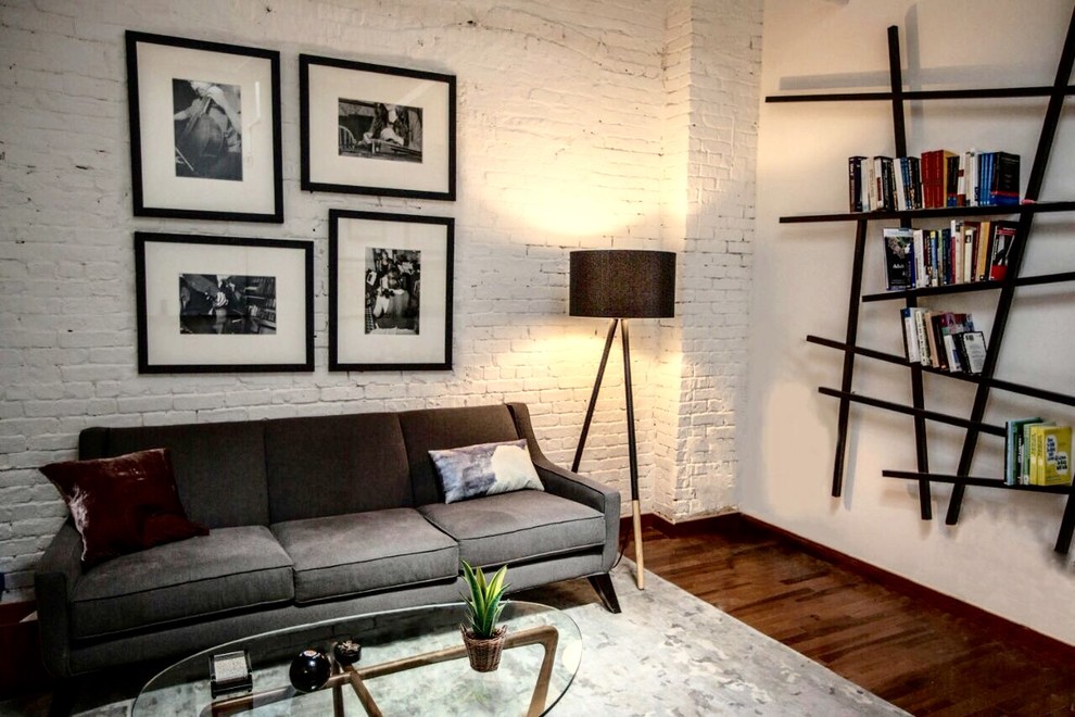 Home design - small mid-century modern home design idea in New York