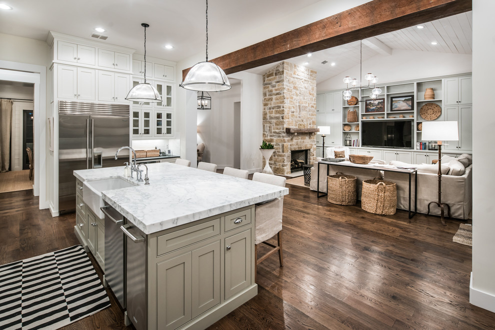 Inspiration for a transitional kitchen remodel in Austin