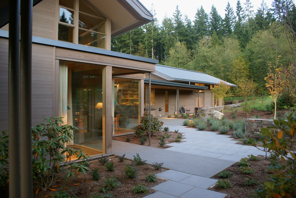 Contemporary garden in Seattle for fall.
