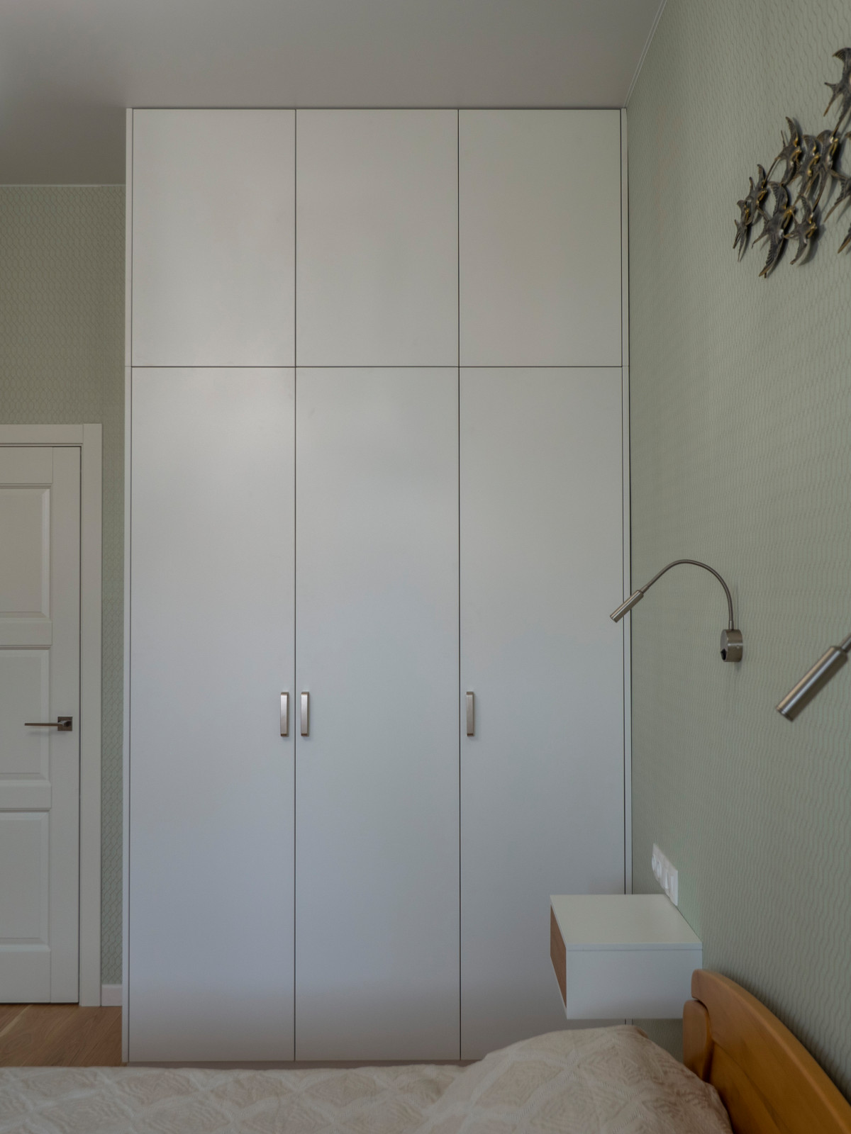 Меблировка спальни и кабинета в светло-мятном цвете