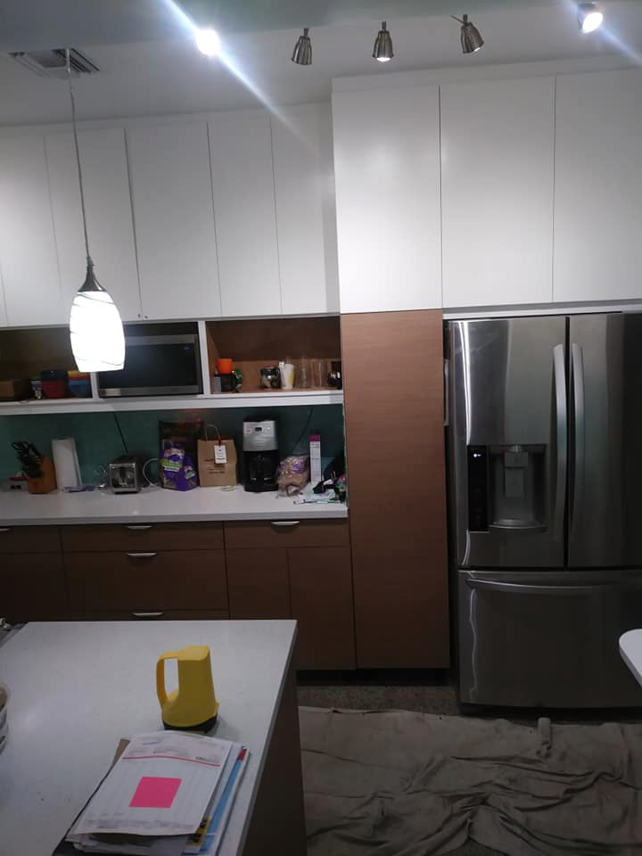 Inspiration for a modern kitchen remodel in Miami