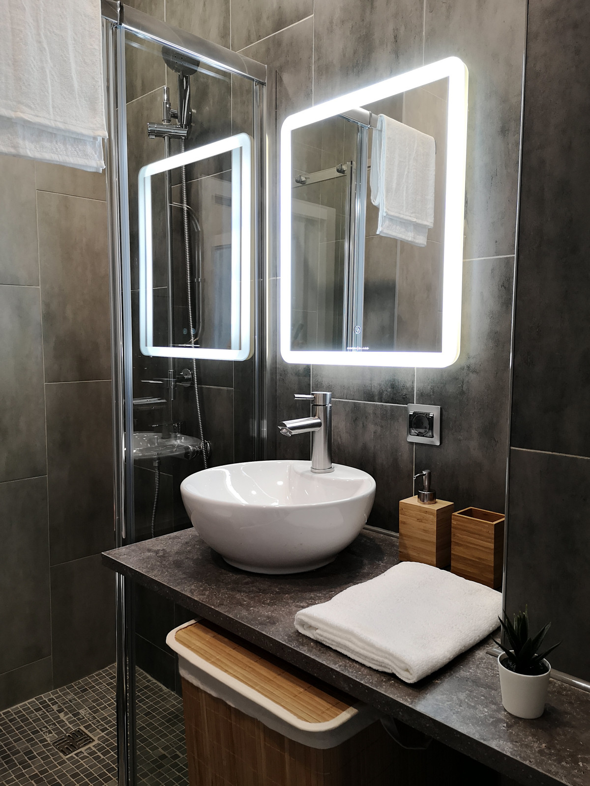 Подготовка к продаже студии с видом на Неву