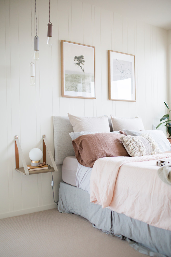 Inspiration for a bedroom in Sunshine Coast.