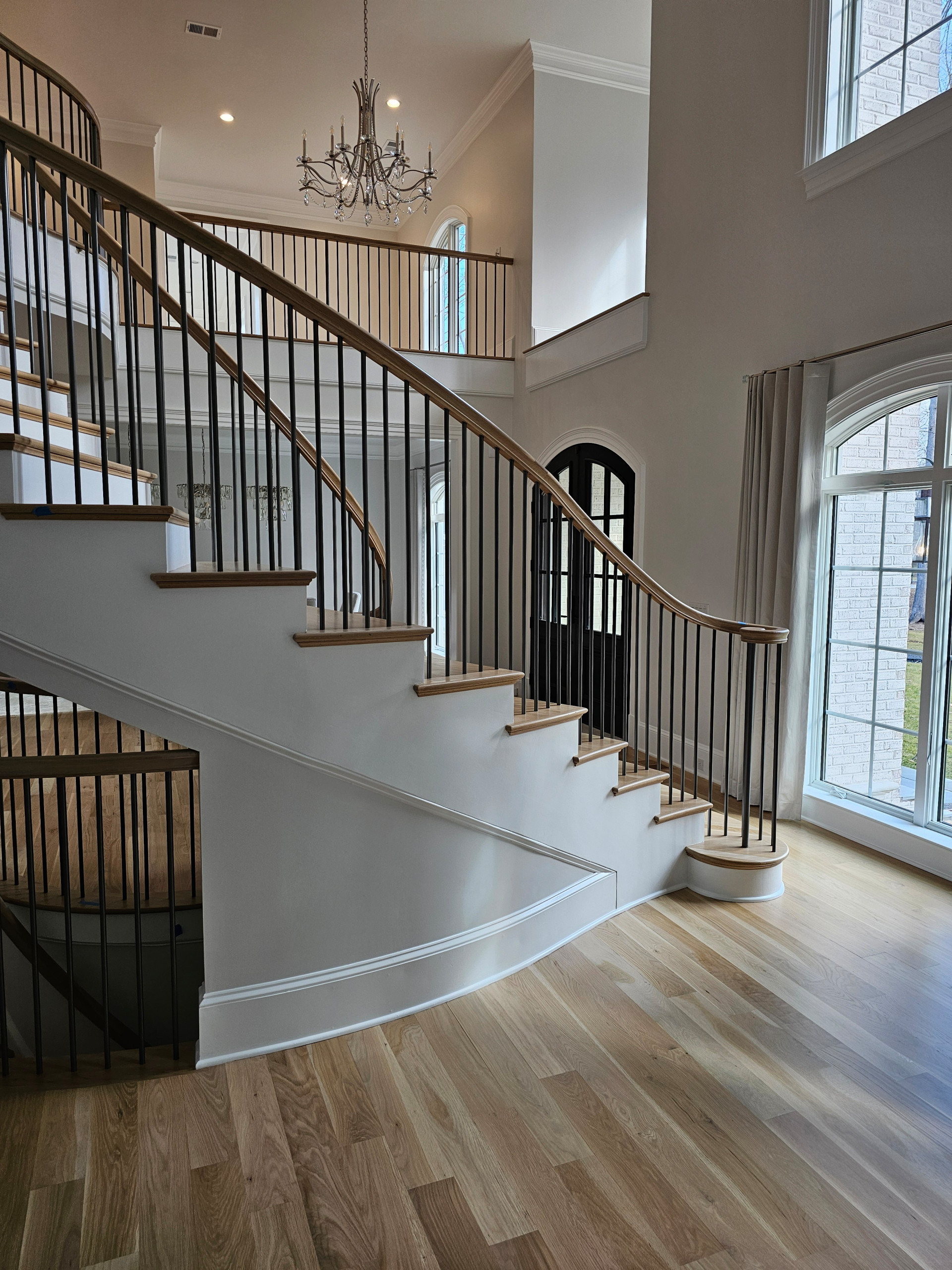 116_Elegant & Eye-catching Curved Staircase, Leesburg VA 20175