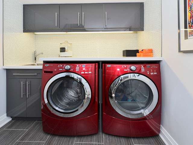 Example of a transitional laundry room design in Toronto