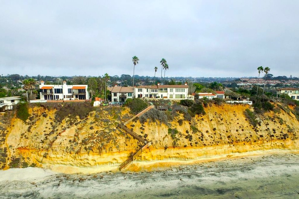 Encinitas beach front home staging