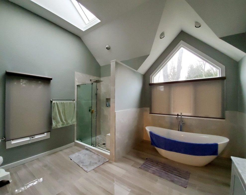 Идея дизайна: главная ванная комната в стиле модернизм