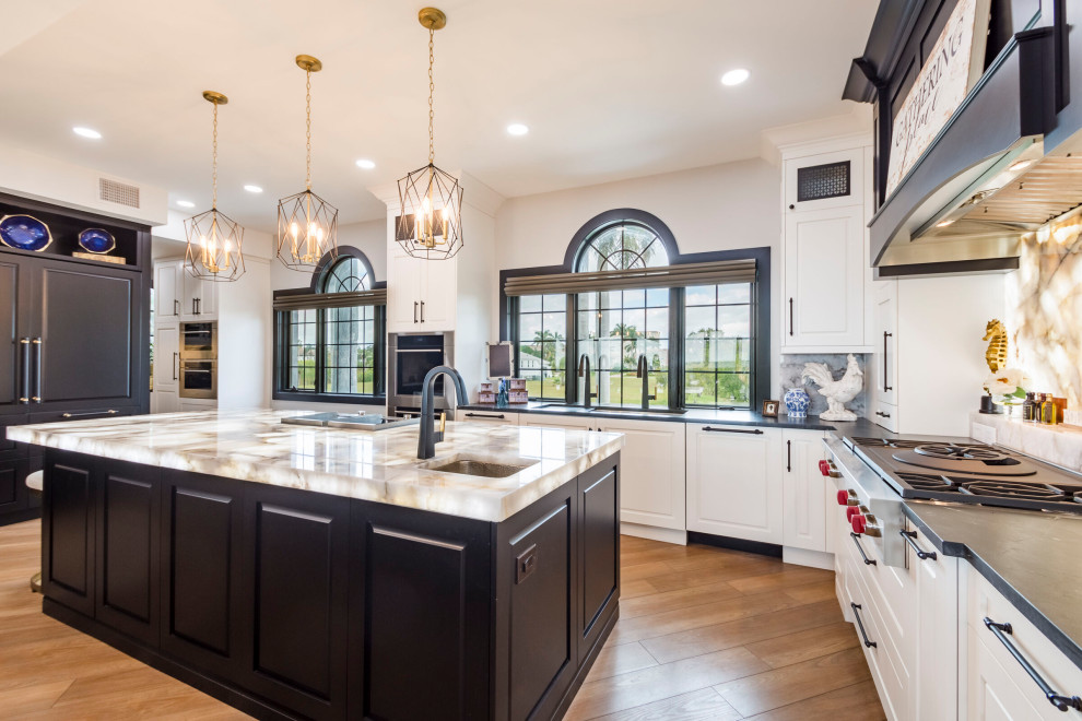 Transitional kitchen photo in Tampa