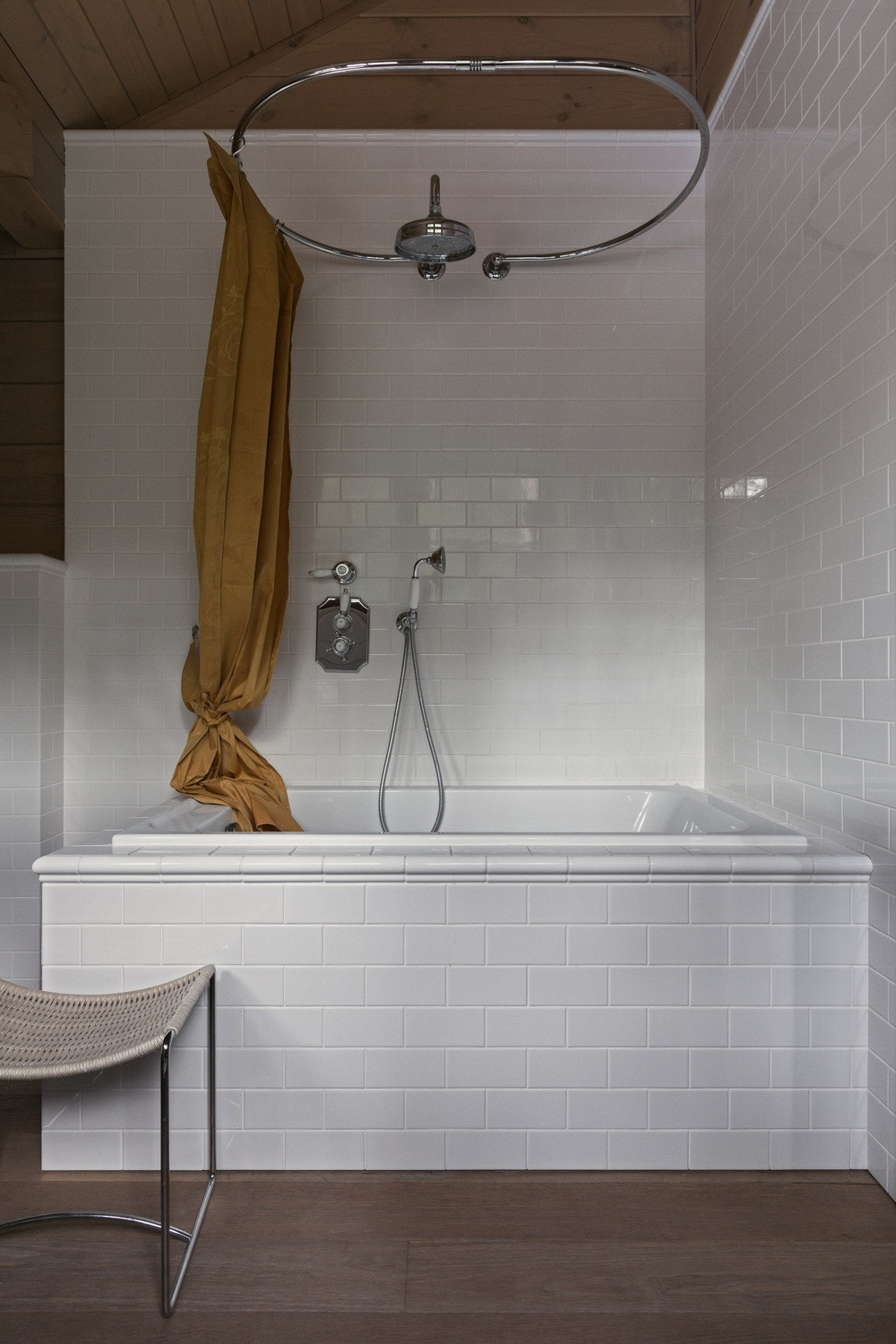 Дом в соснах