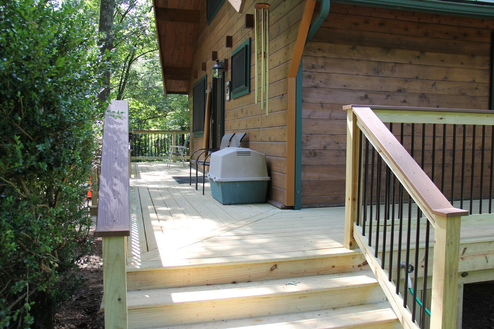 Example of a mountain style deck design in Columbus