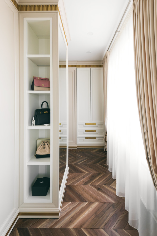 Гардеробная комната с элементами Латуни