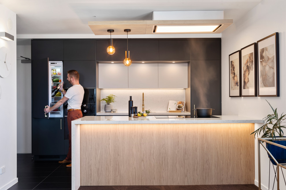 Transitional kitchen in Brisbane.