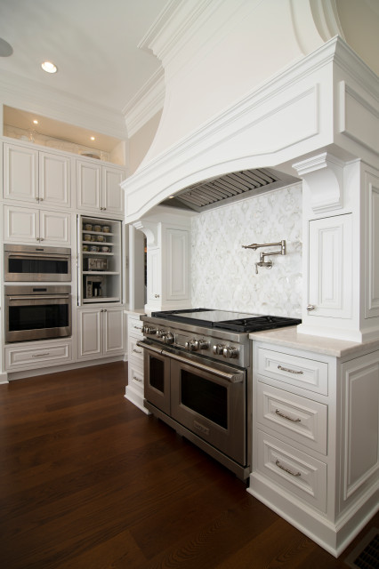 Lakeside Luxury Living transitional-kitchen