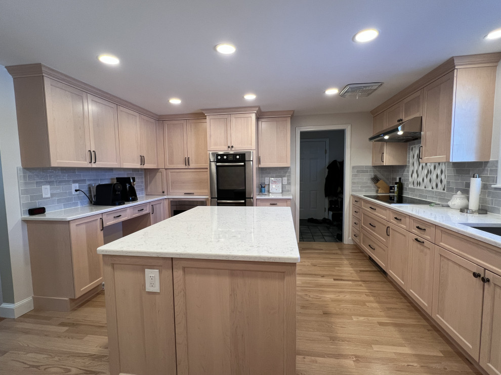 6612 - Bianco Breeze: Transforming with Quartz & Maple