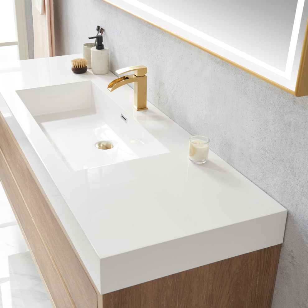 Foto di una stanza da bagno padronale minimalista con ante lisce, ante in legno chiaro, lavabo integrato, top bianco, un lavabo e mobile bagno sospeso