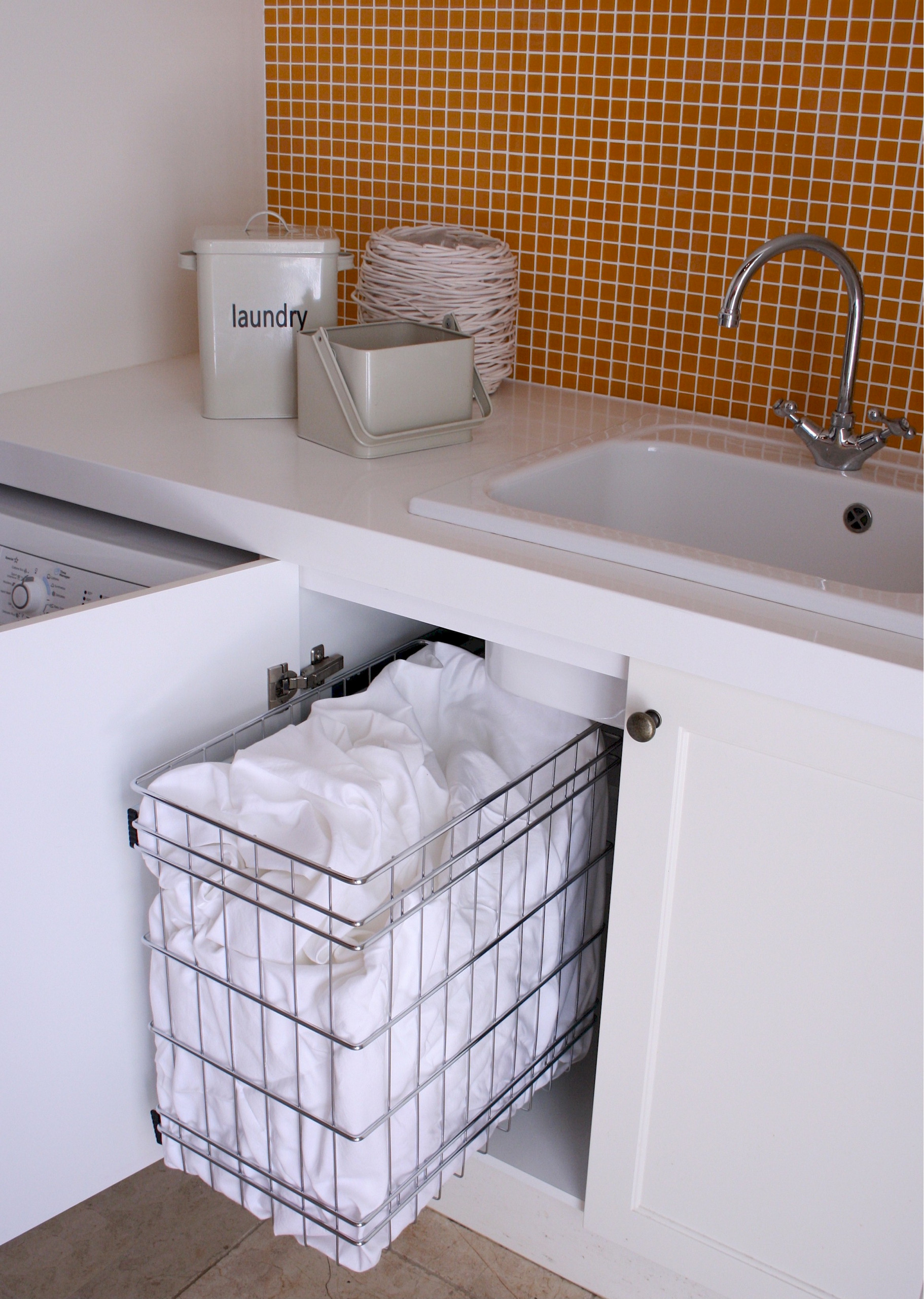 Pull Out Laundry Basket - Photos & Ideas | Houzz