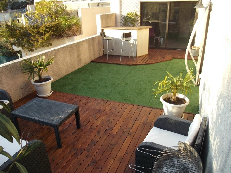 This is an example of a mid-sized modern backyard deck in Marseille with no cover.