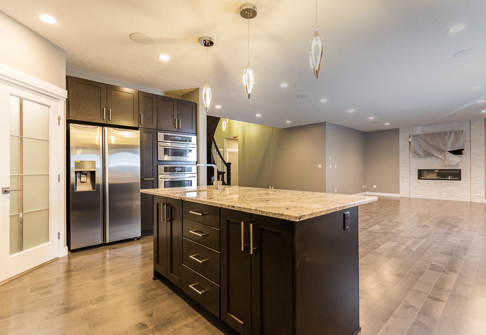 Example of a transitional home design design in Edmonton