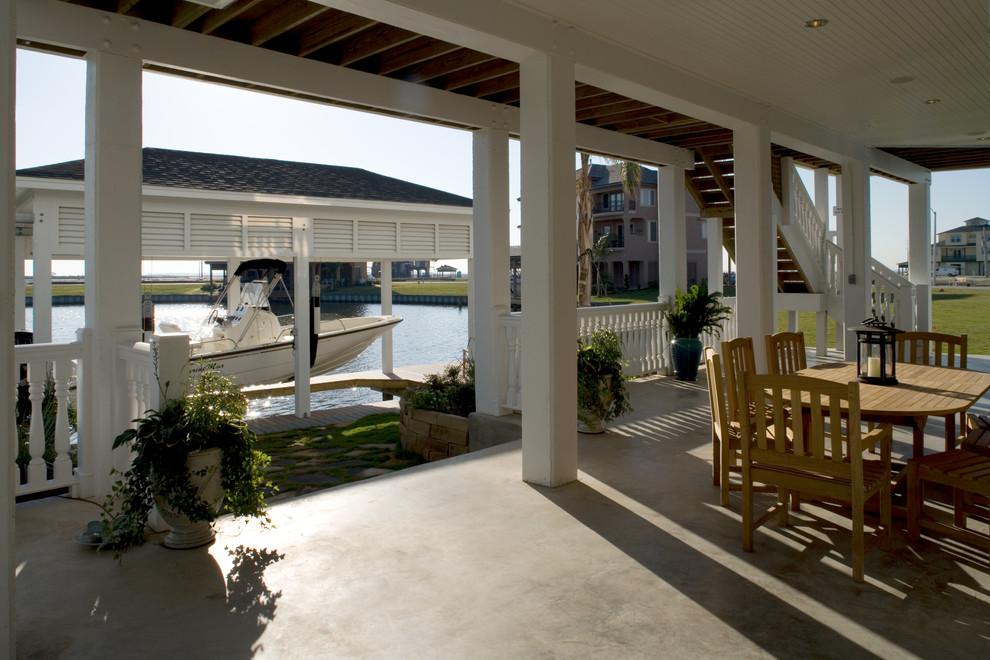 Design ideas for a beach style verandah in Houston.