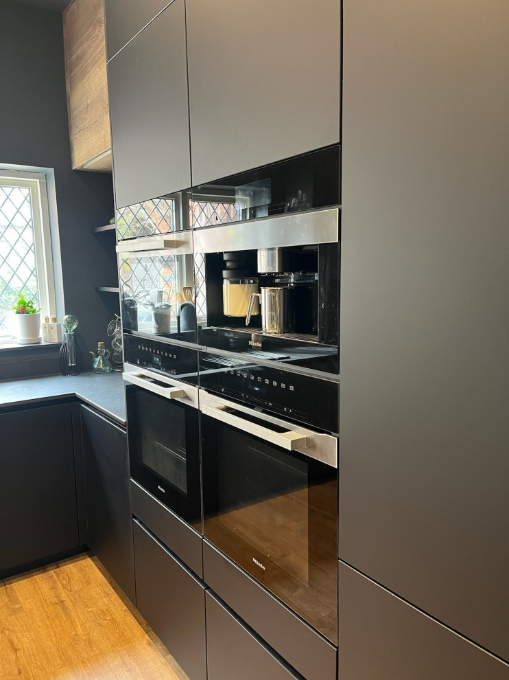 Easy Touch Graphite Handleless