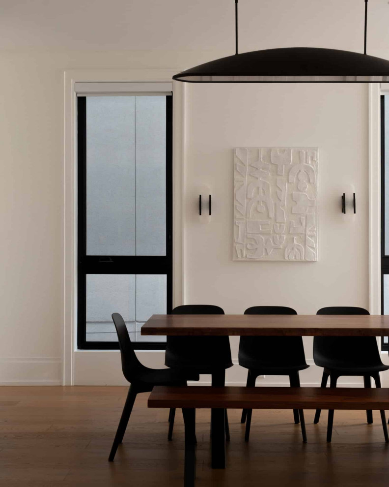 Example of a transitional dining room design in Toronto