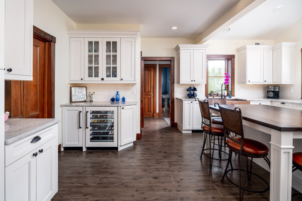 Kitchen - transitional kitchen idea in Newark