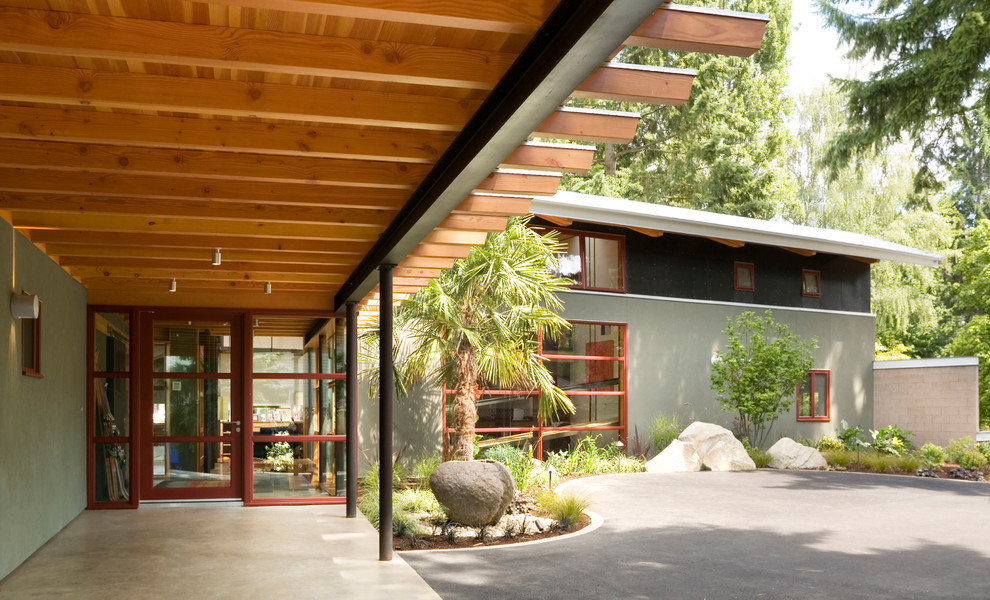 Photo of a contemporary entryway in Seattle.
