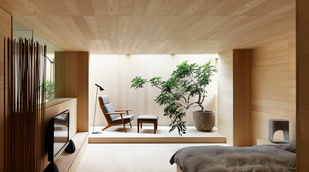 Inspiration for a small asian bedroom in Tokyo.