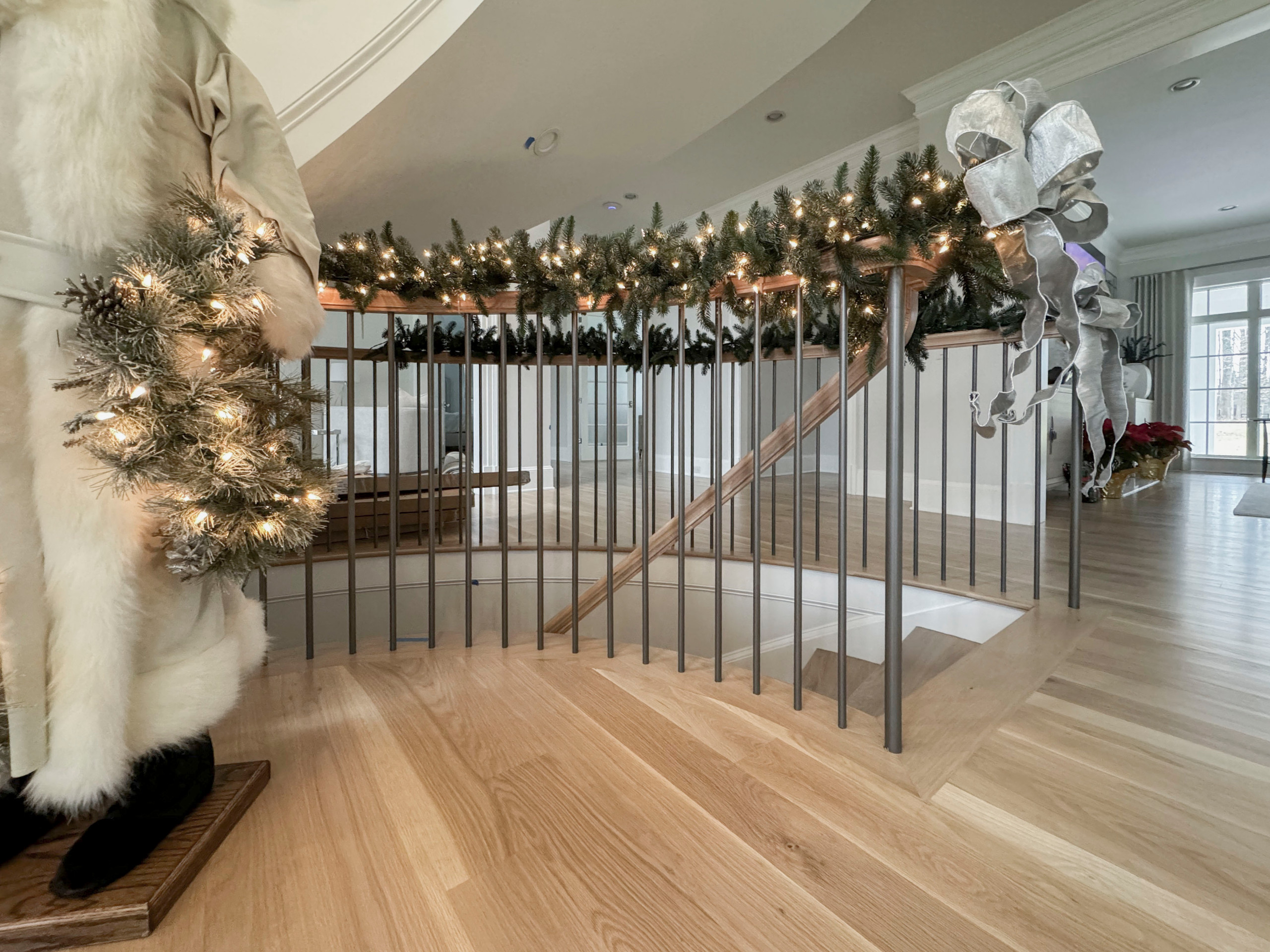 116_Elegant & Eye-catching Curved Staircase, Leesburg VA 20175