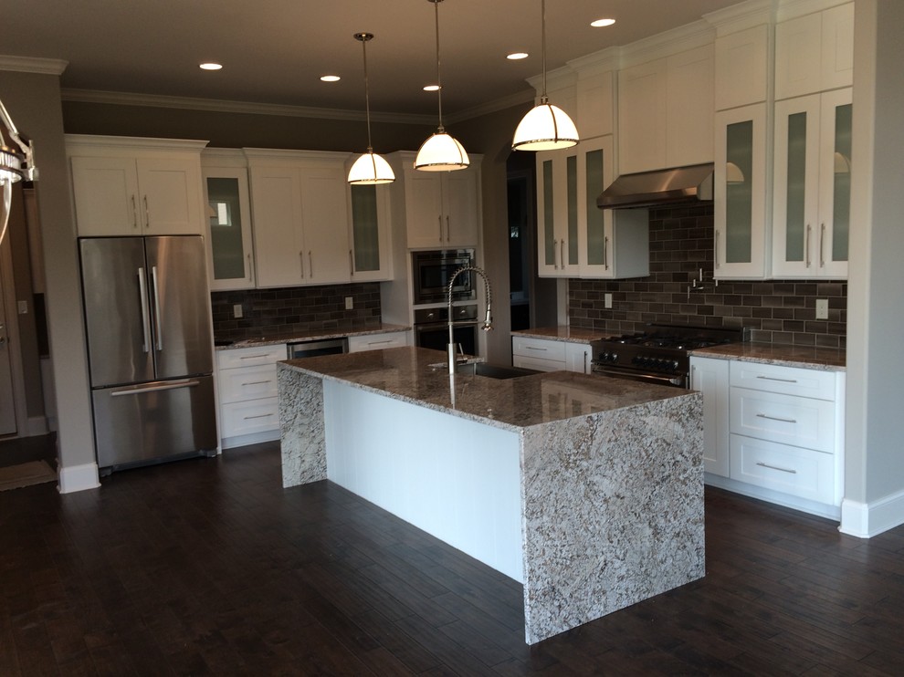 Kitchen - transitional kitchen idea in Indianapolis
