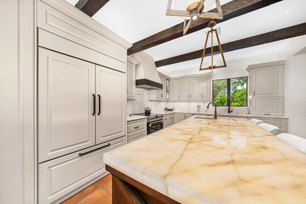 Transitional kitchen photo in Miami