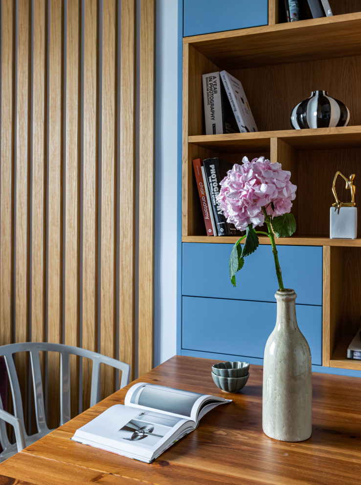 Кухня в Петергофе с высокими потолками