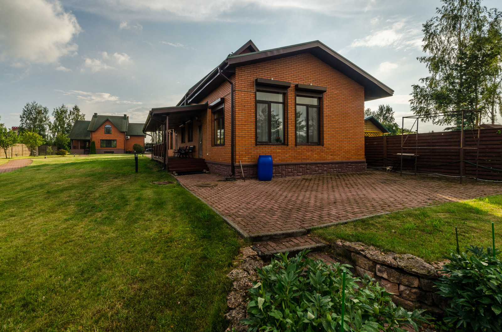 ОЧЕНЬ БОЛЬШОЙ- ШИКАРНЫЙ КОТТЕДЖ! В живописном месте, на берегу реки!