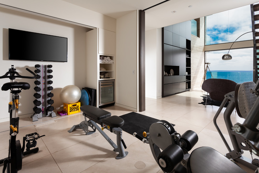 Inspiration for a contemporary home gym in Orange County.