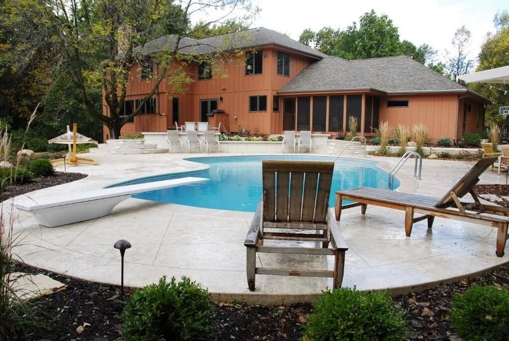 Inspiration for a transitional pool remodel in Cedar Rapids