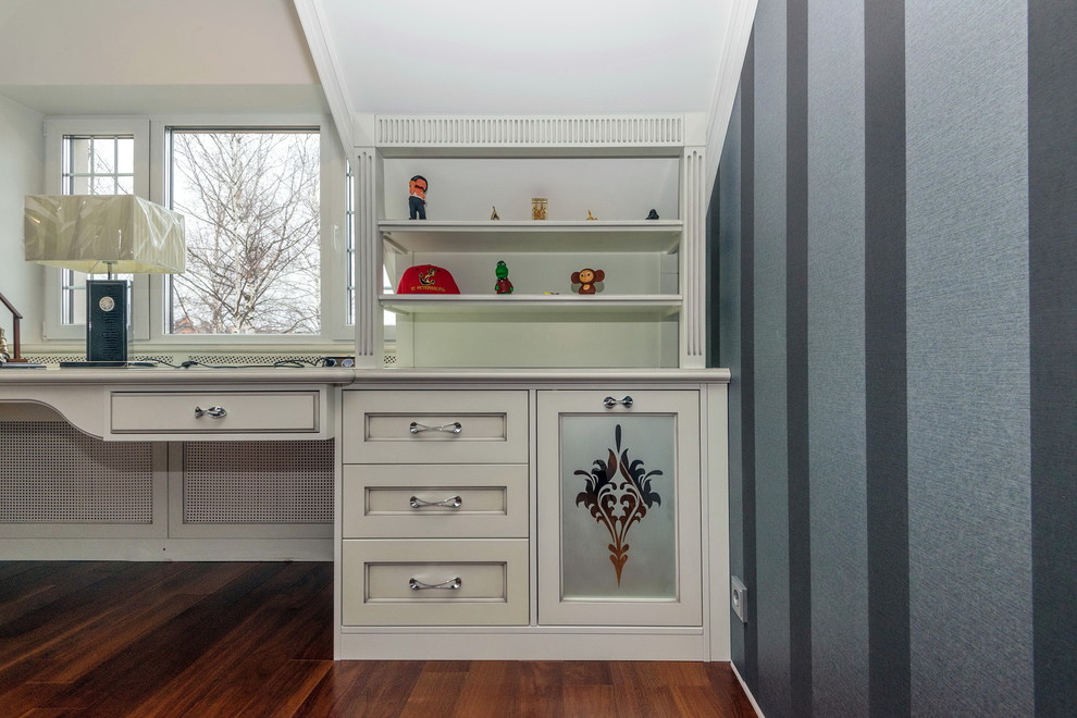 Мебель предметы интерьера в загородном доме.