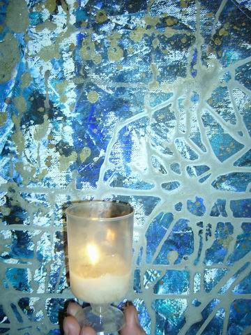 На фоне картин Лики Волчек