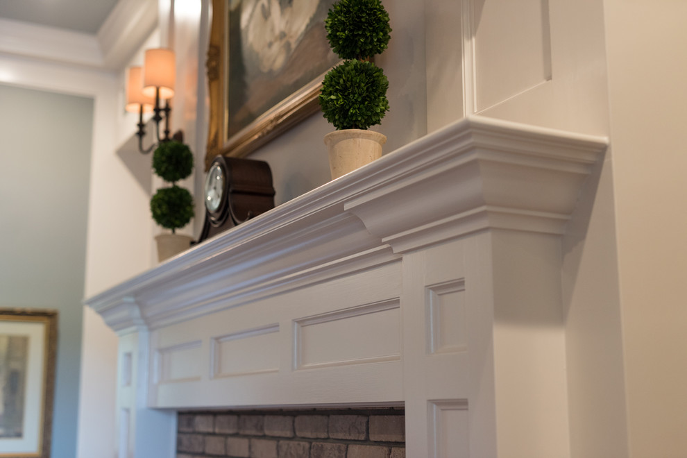 Home design - large transitional home design idea