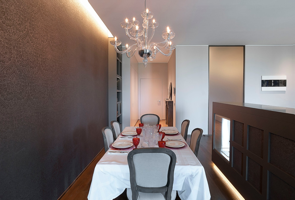 This is an example of a modern dining room in Milan.